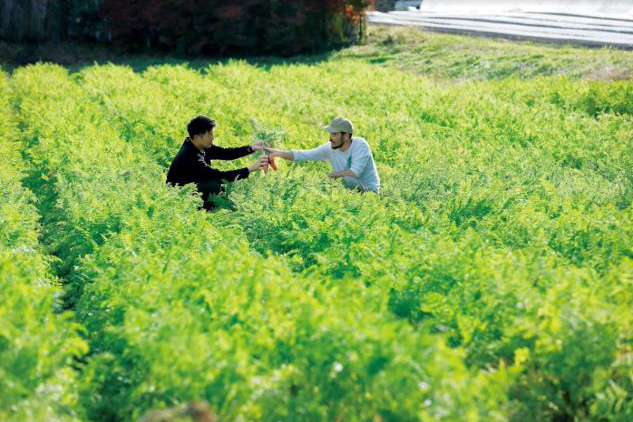 料理長が実際に生産者を訪ね想いやこだわりを伺ったうえで地域性を表現するローカル食材を積極的に使用