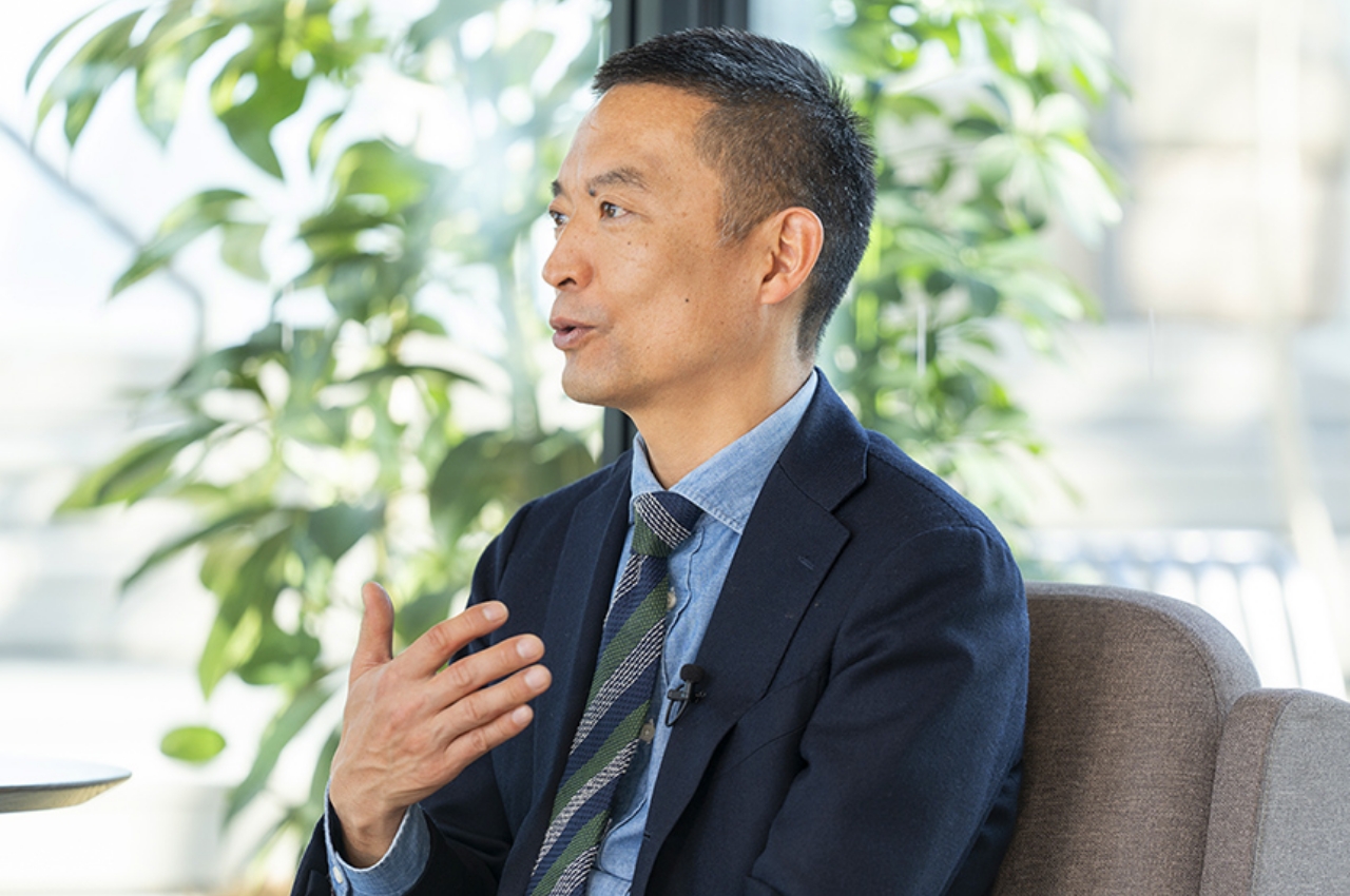 ご自身の生い立ちなど踏まえ、D&I推進のきっかけを語る長谷部区長