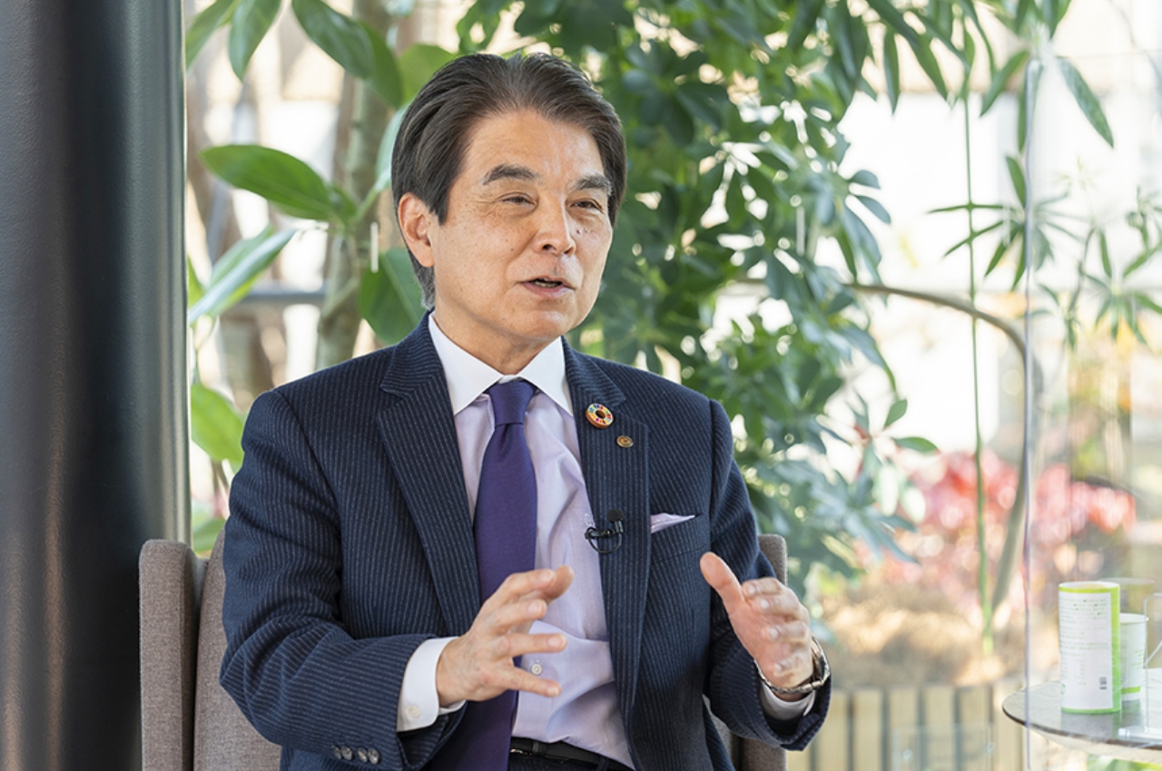 社会と歩調を合わせながらD&Iを進める重要性を語る岡田社長