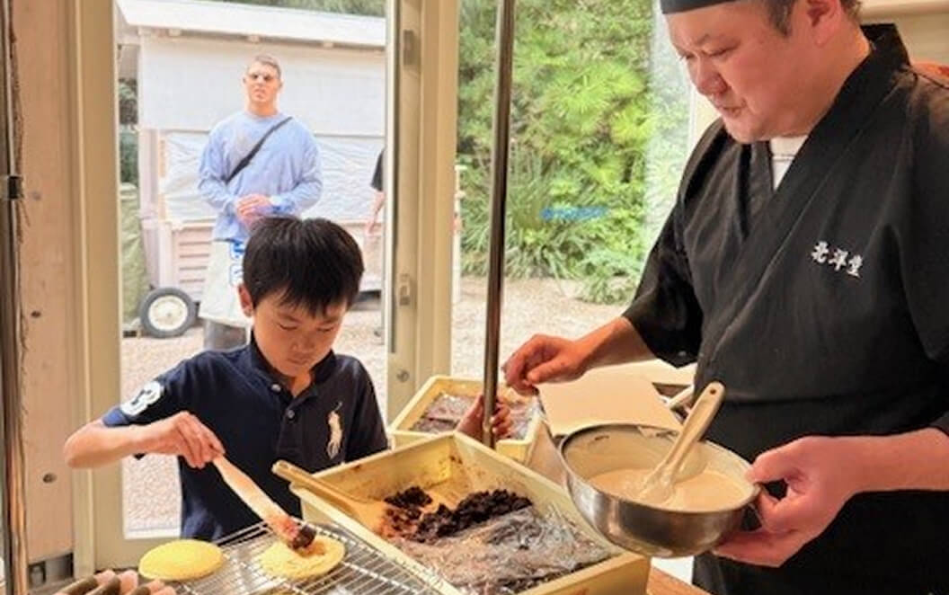 松前町の老舗和菓子屋が教えるどら焼き・桜餅手焼き体験
