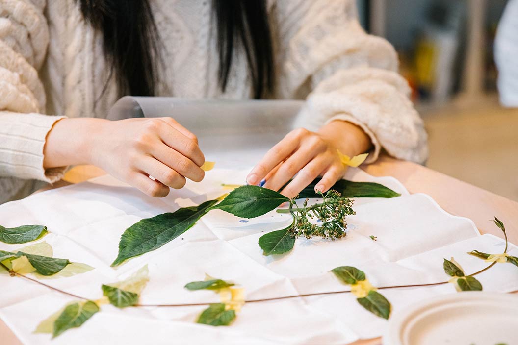 代官山の植物を使った草木染ワークショップの様子2